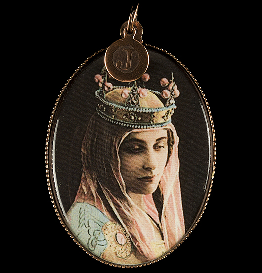 MEDAGLIONI |  | Figura materna 